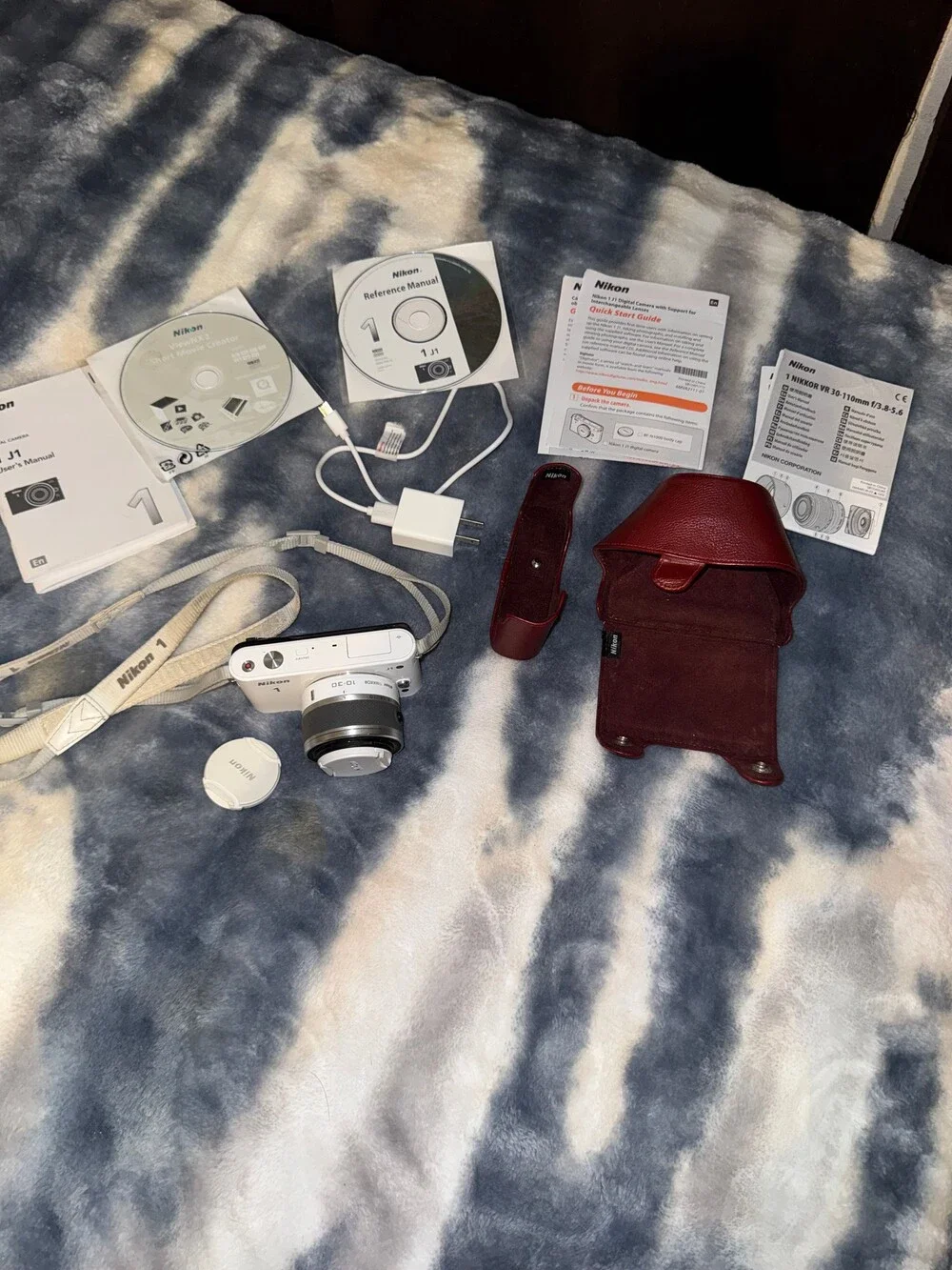 Nikon 1 J1 Digital Camera 10-30mm Lens White Mirrorless Compact